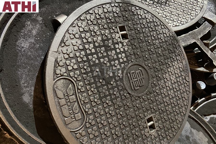 Manhole cover automatic flaskless molding machine